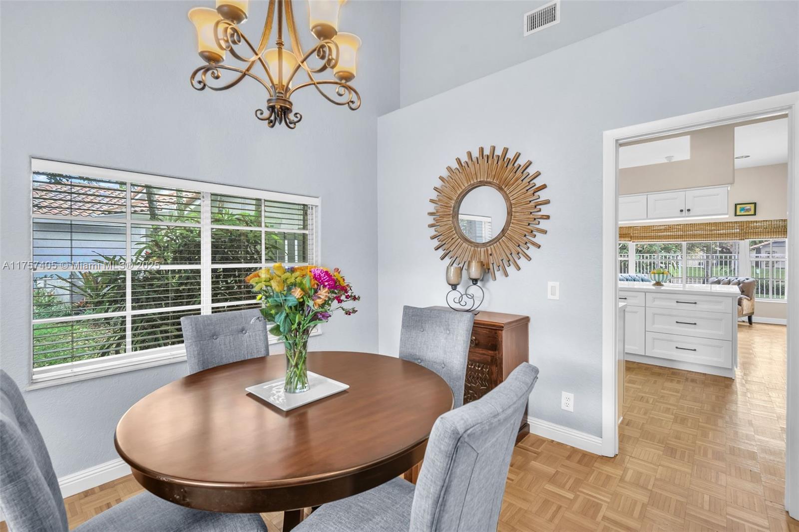 1095 Longview