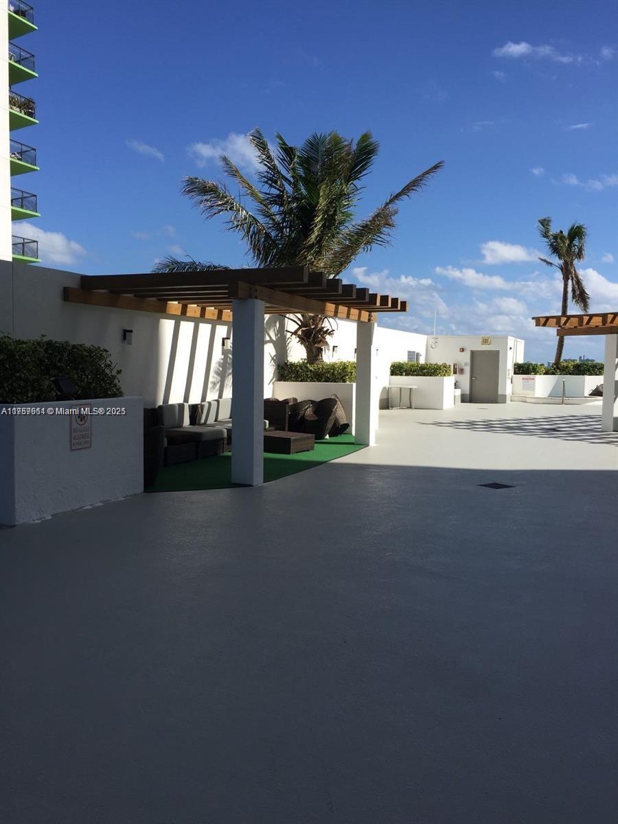 1750 N Bayshore Dr # 1603