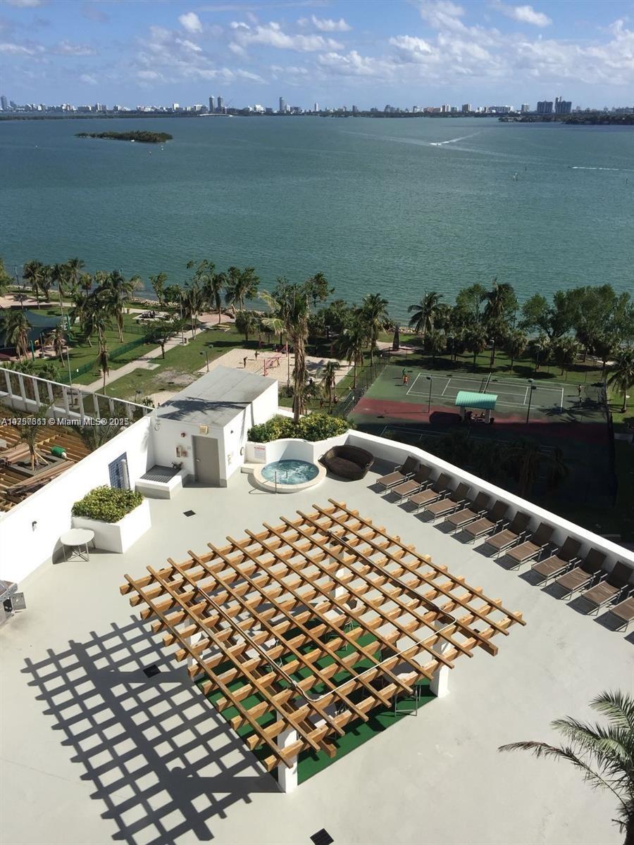 1750 N Bayshore Dr # 1603