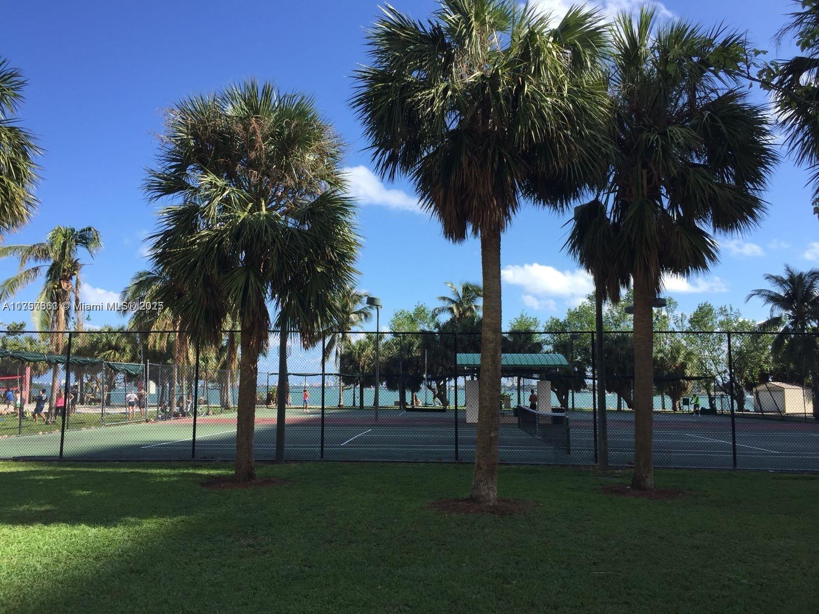 1750 N Bayshore Dr # 1603