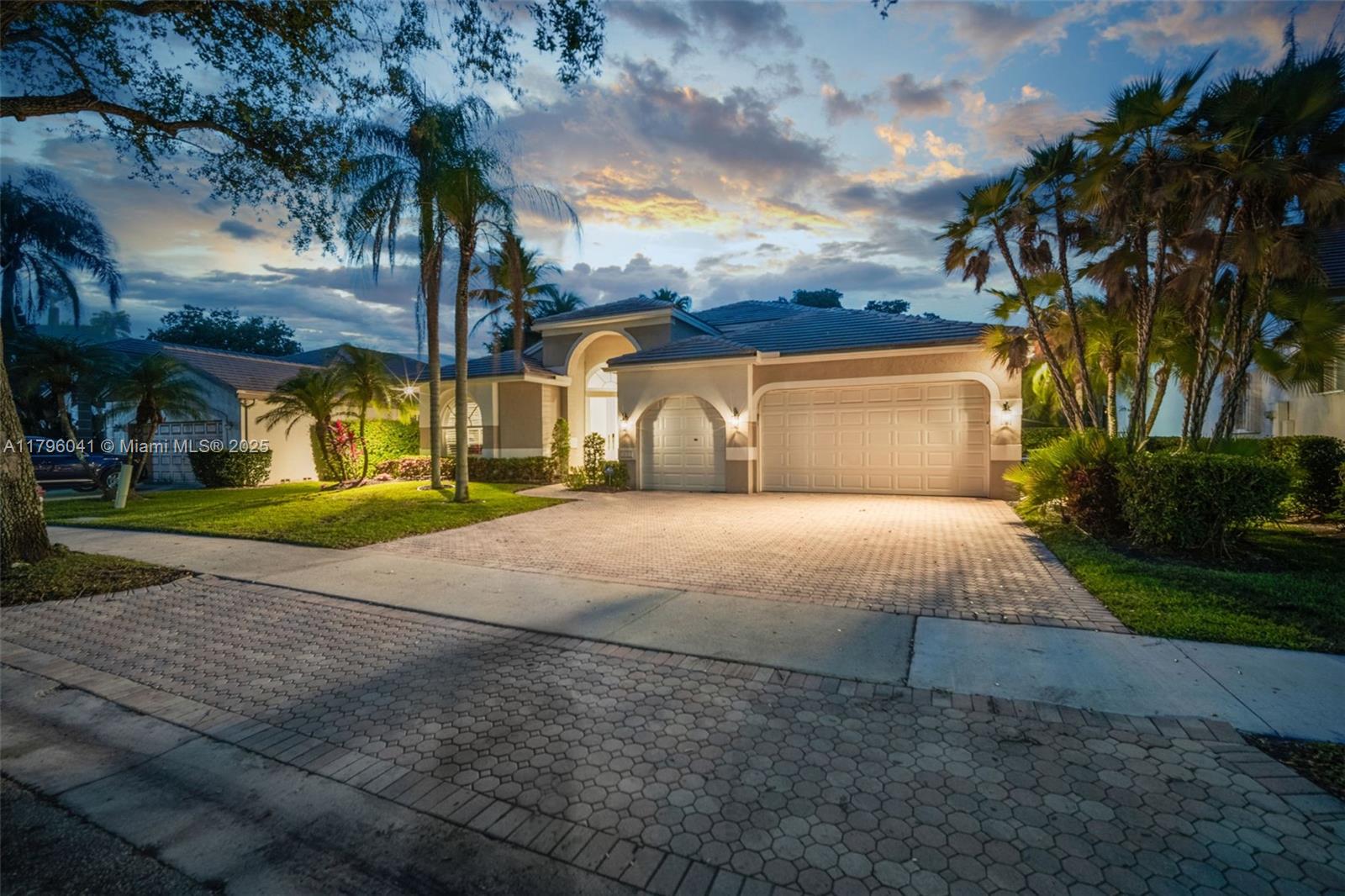 2623 Oakbrook Dr