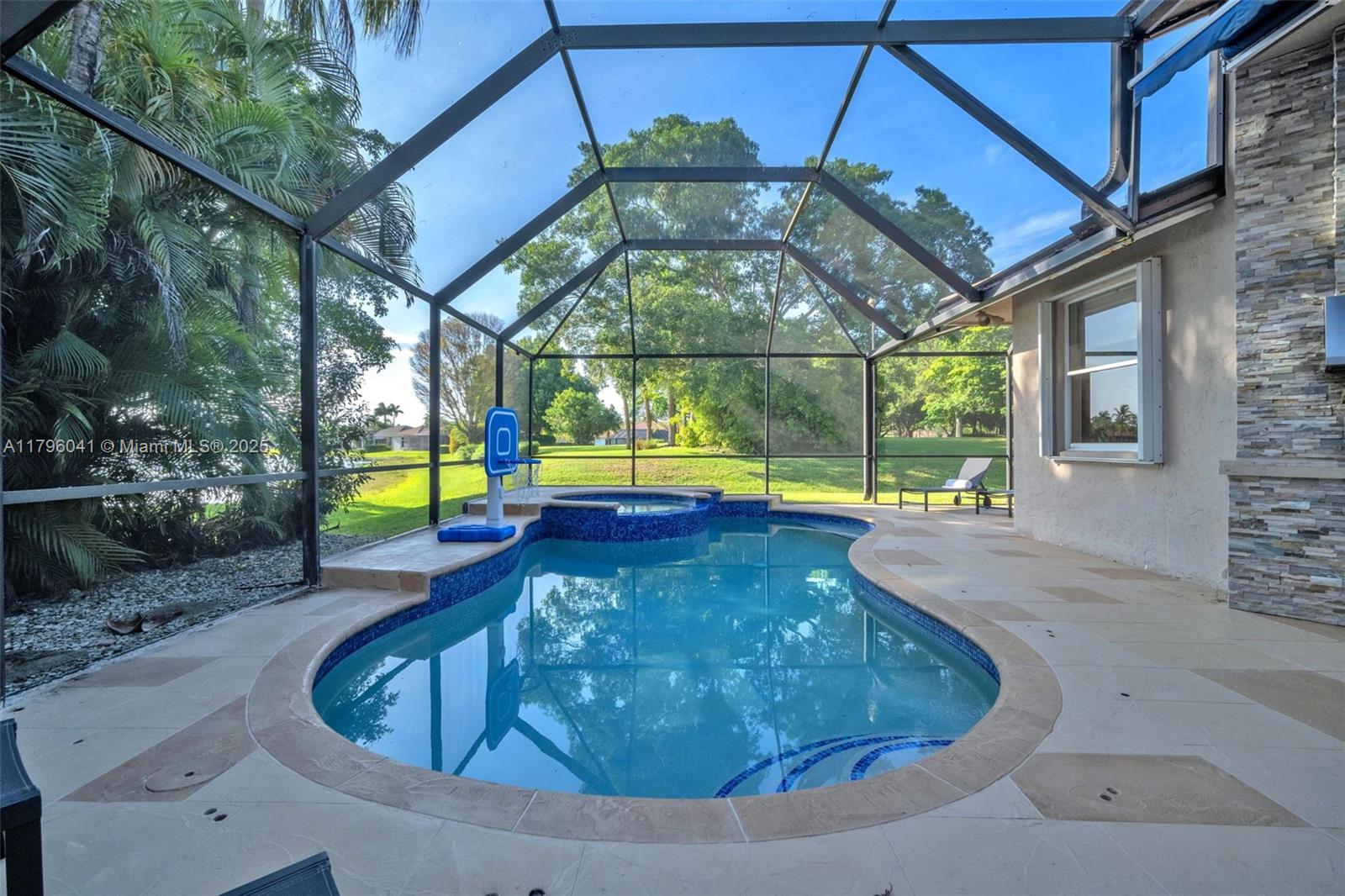 2623 Oakbrook Dr
