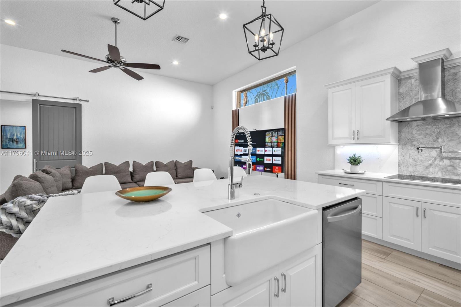 2623 Oakbrook Dr