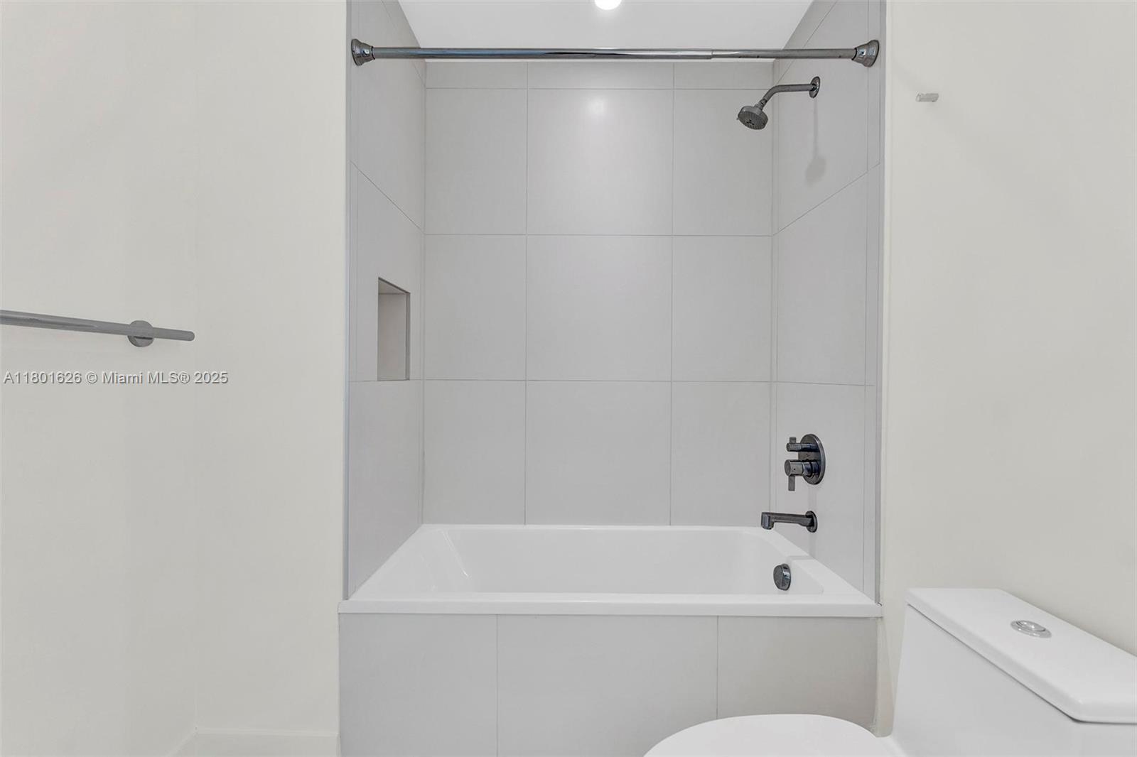 2000 Metropica Way # 2307