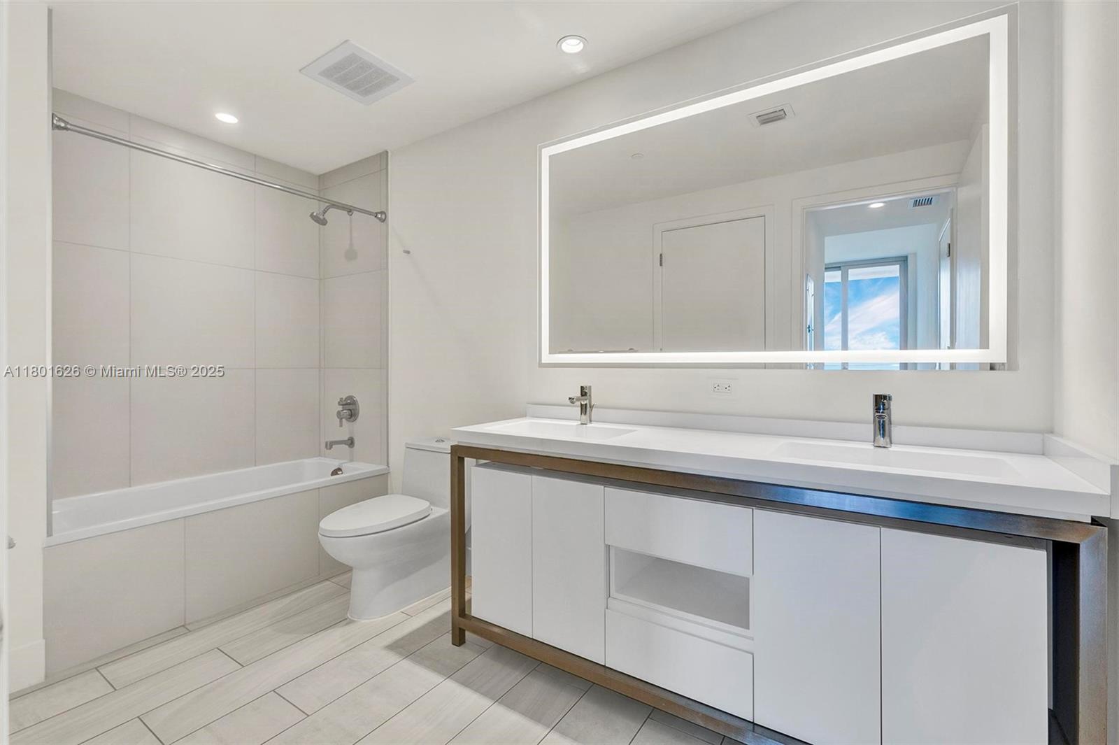 2000 Metropica Way # 2307