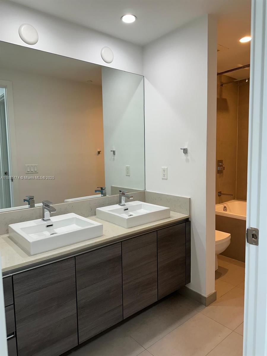 1080 Brickell Ave # 703