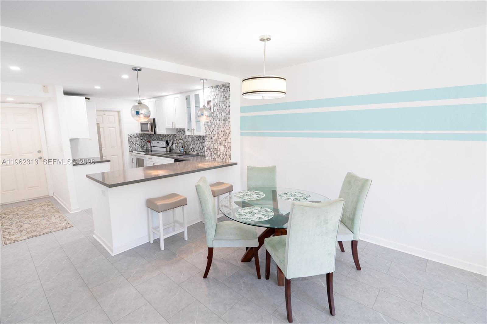 1021 Hillsboro Mile # 204