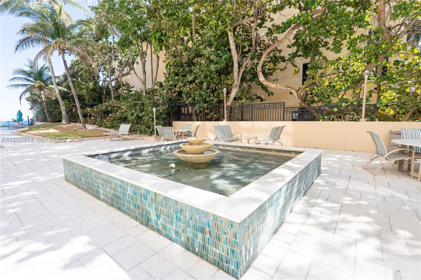 1021 Hillsboro Mile # 204