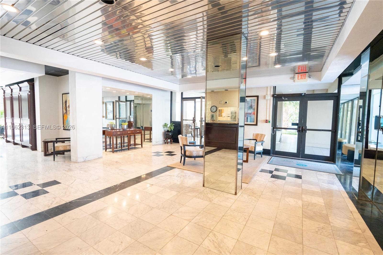 1021 Hillsboro Mile # 204