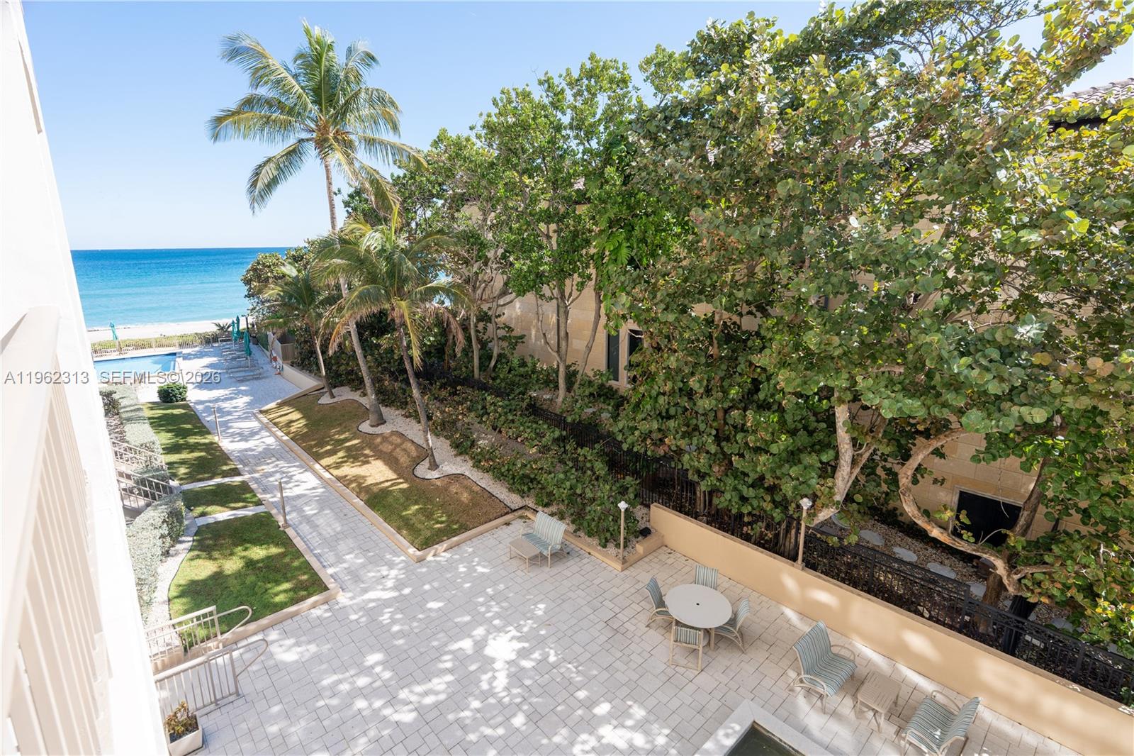 1021 Hillsboro Mile # 204