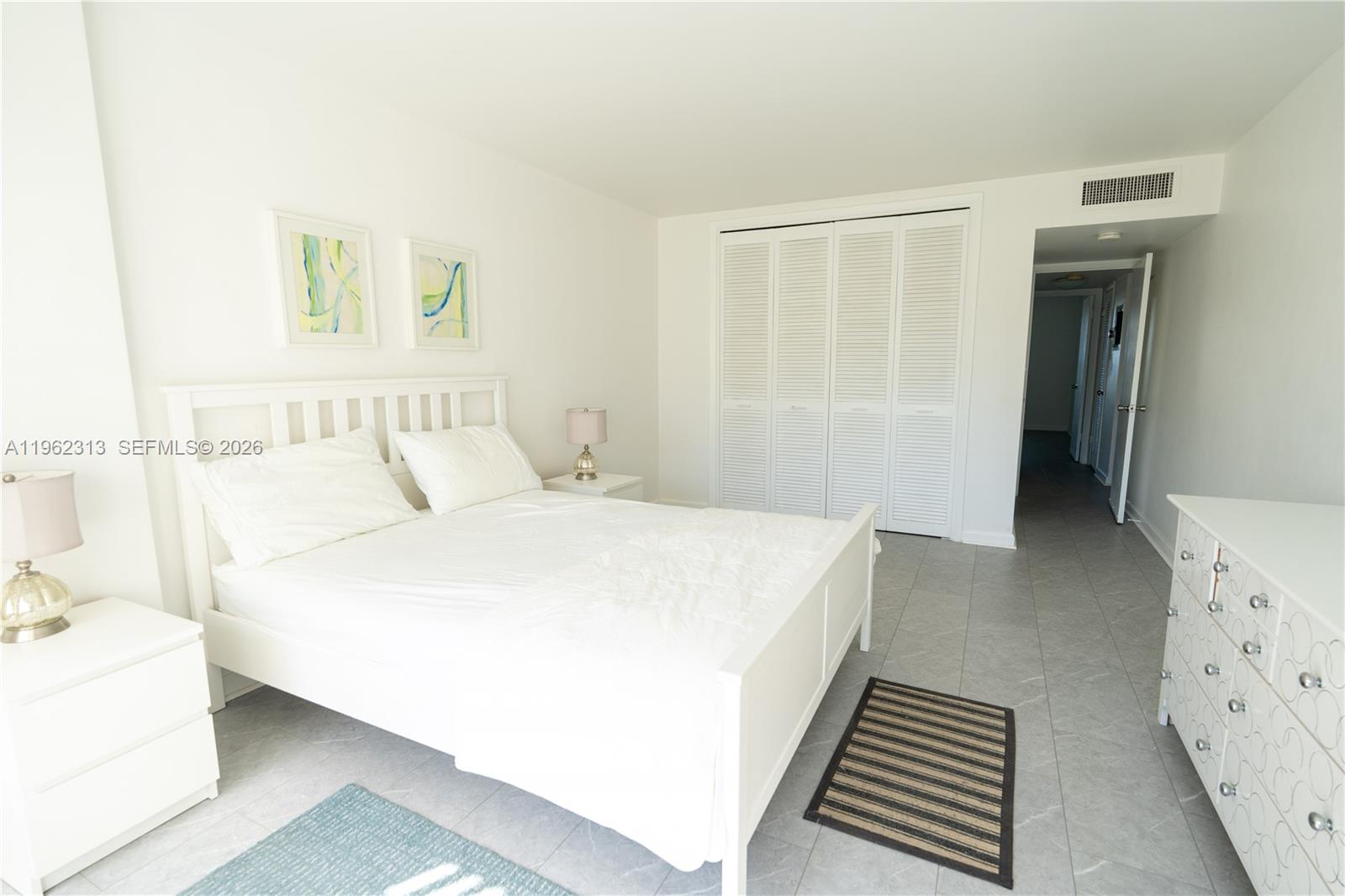 1021 Hillsboro Mile # 204