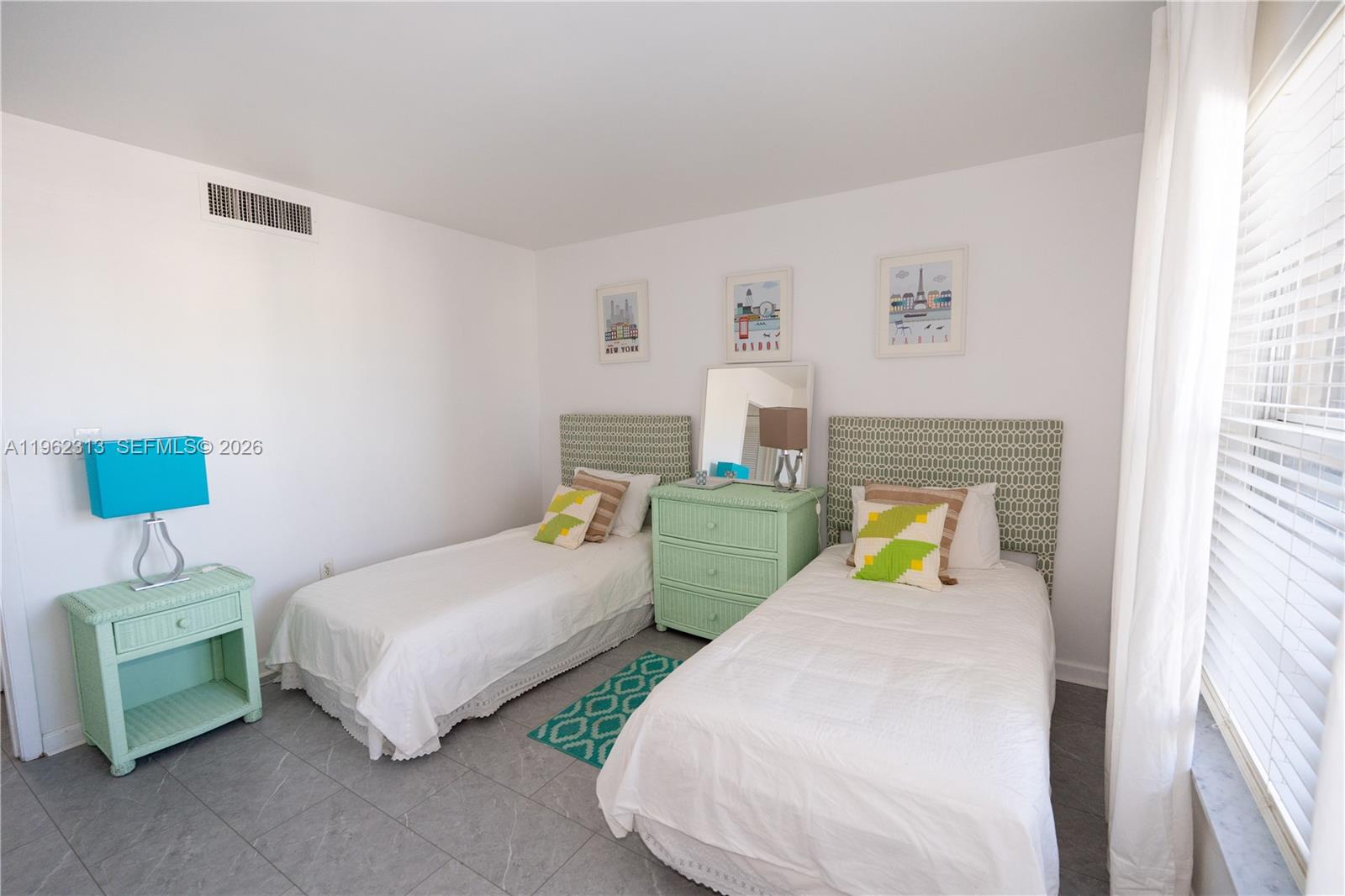 1021 Hillsboro Mile # 204