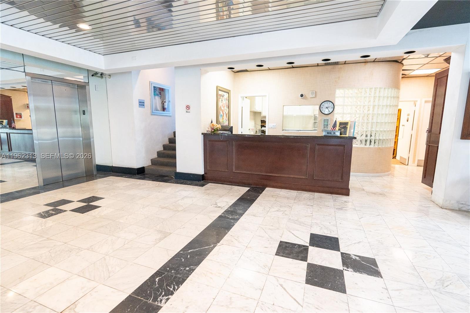 1021 Hillsboro Mile # 204