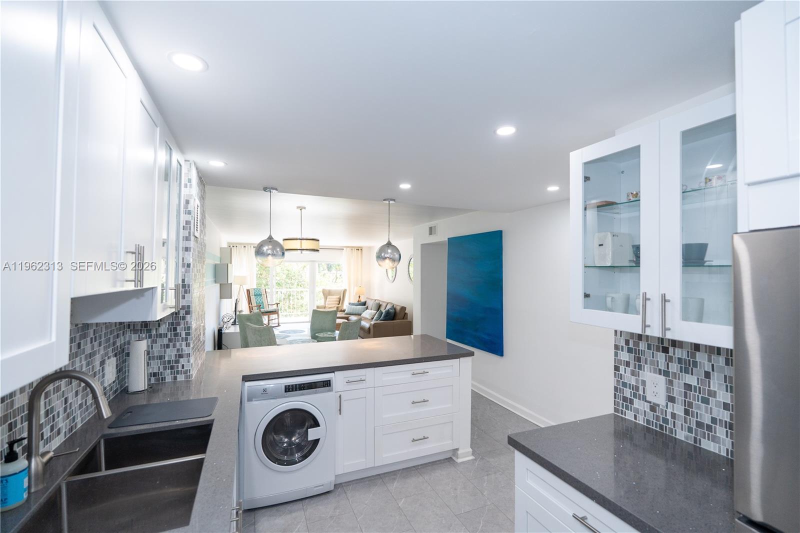 1021 Hillsboro Mile # 204