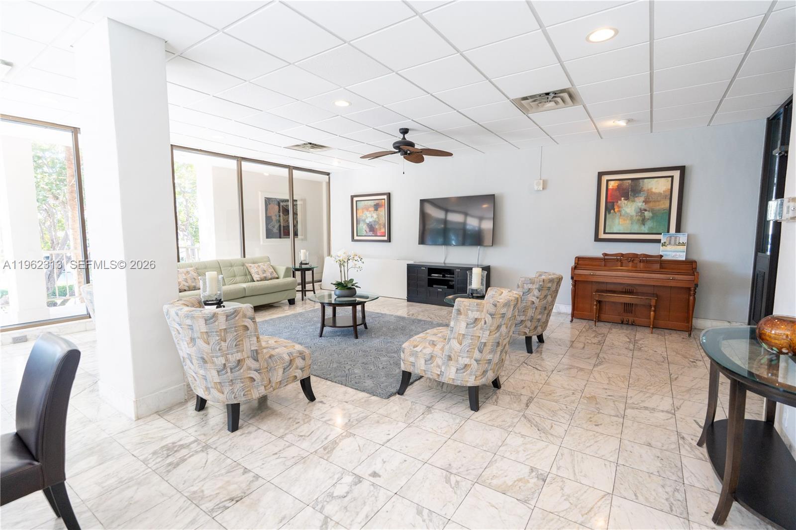 1021 Hillsboro Mile # 204