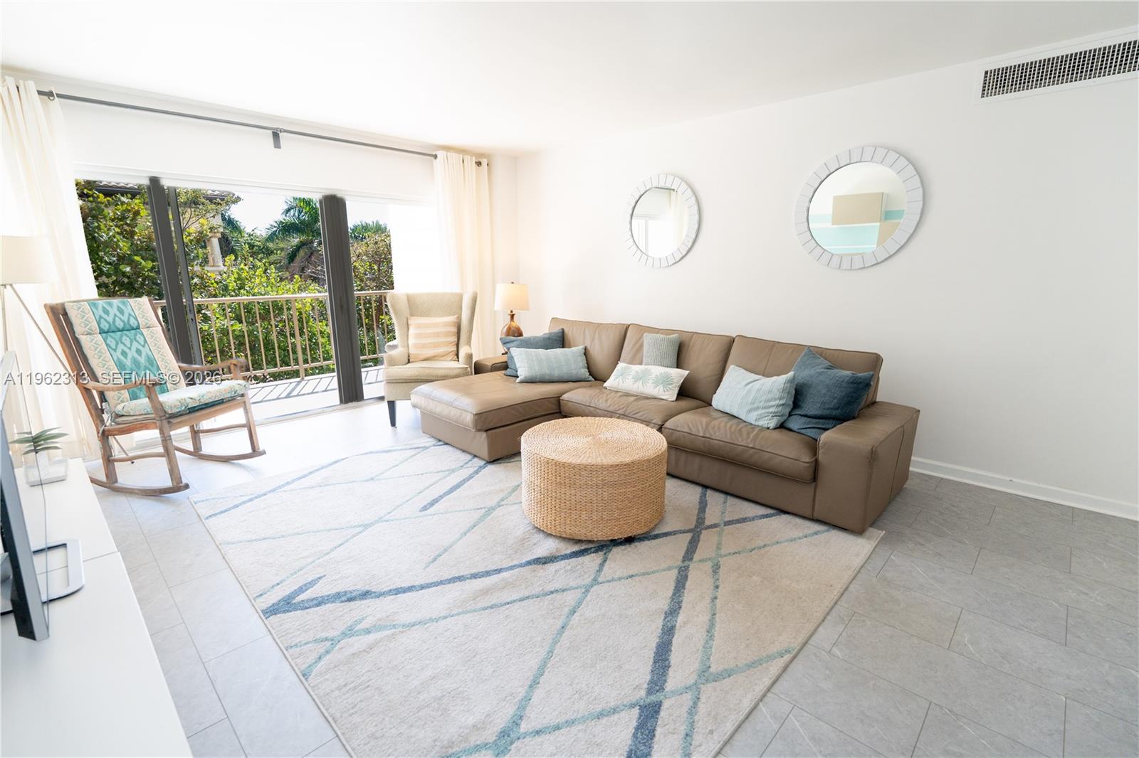 1021 Hillsboro Mile # 204