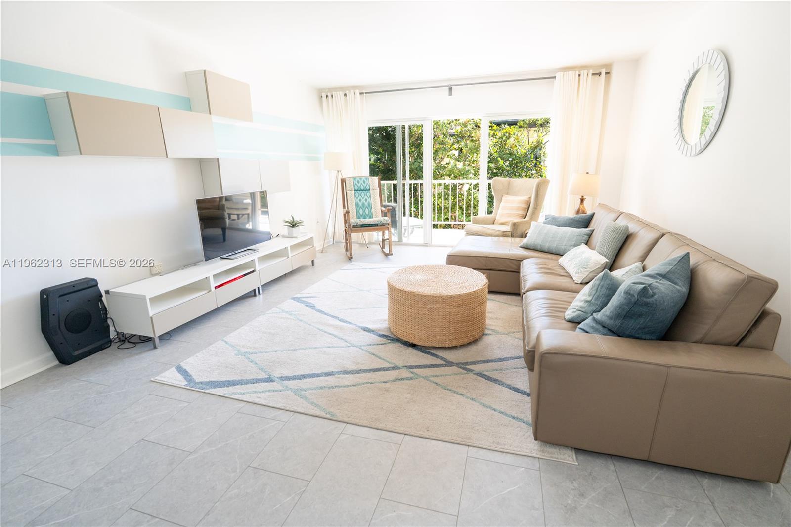 1021 Hillsboro Mile # 204