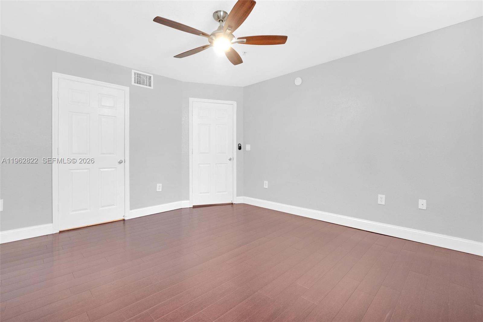 2586 Centergate Dr # 303