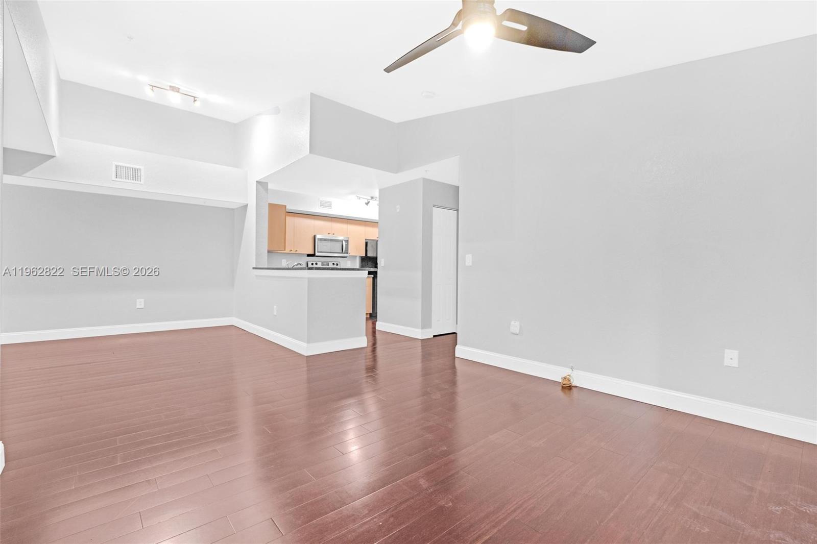 2586 Centergate Dr # 303