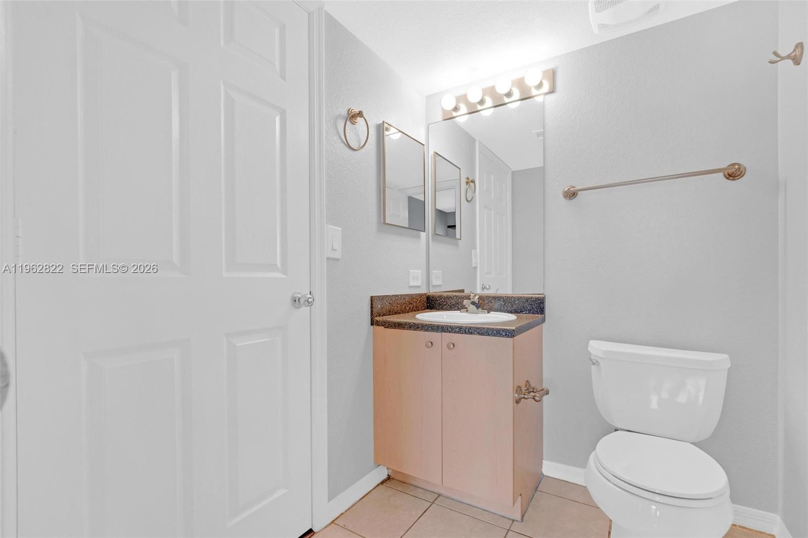 2586 Centergate Dr # 303