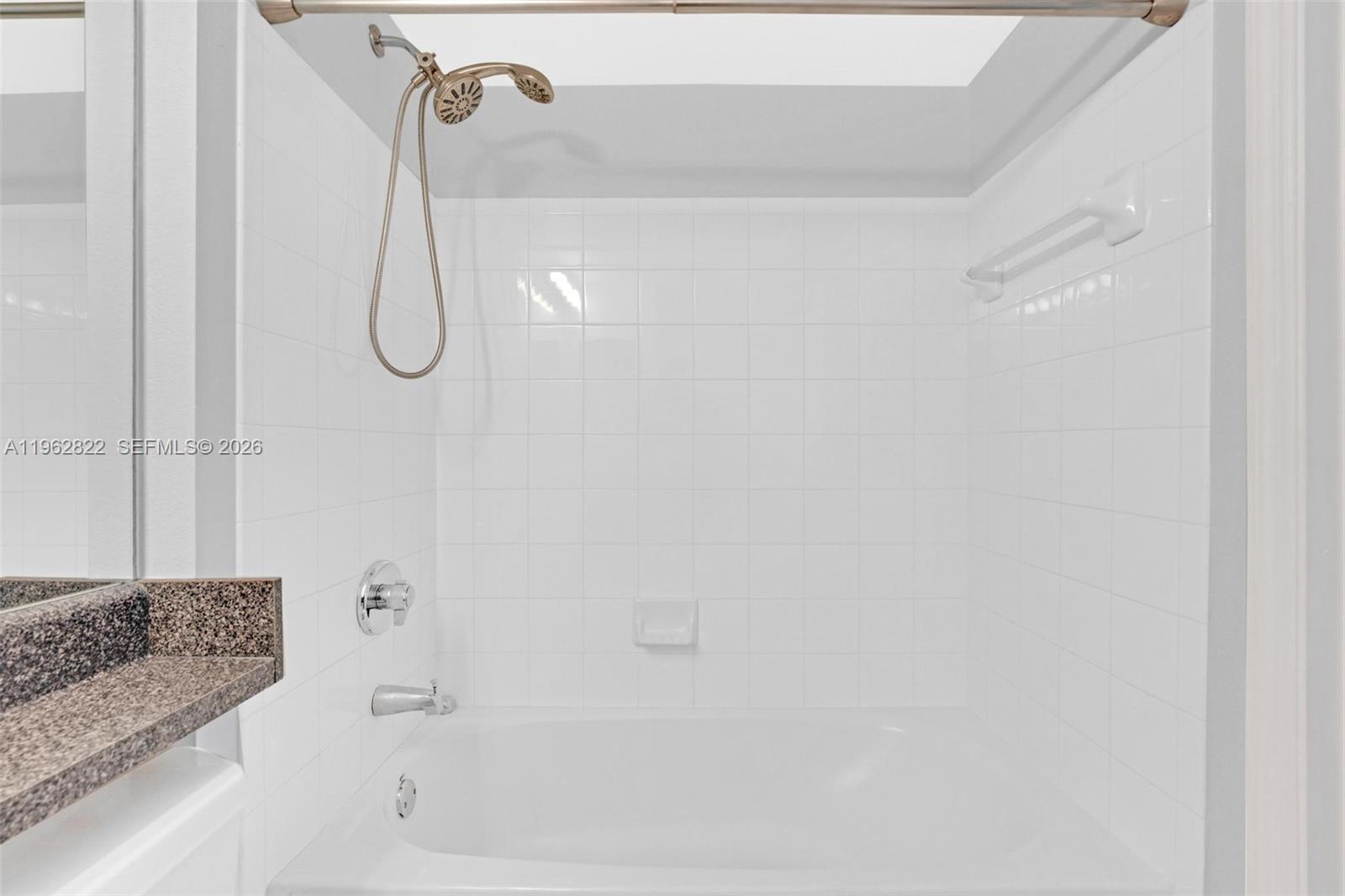 2586 Centergate Dr # 303