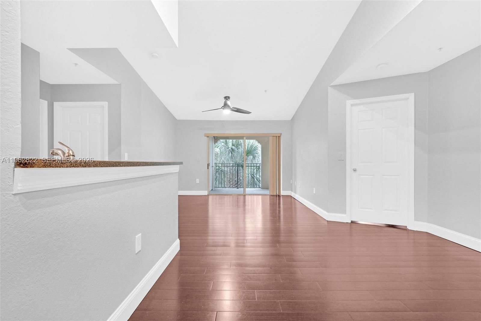 2586 Centergate Dr # 303