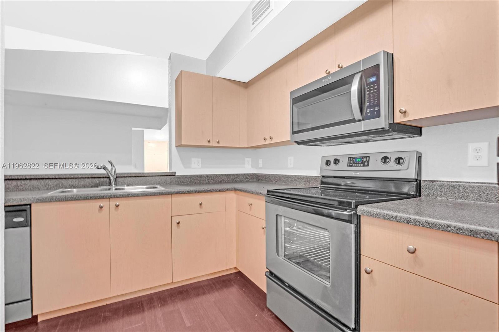 2586 Centergate Dr # 303