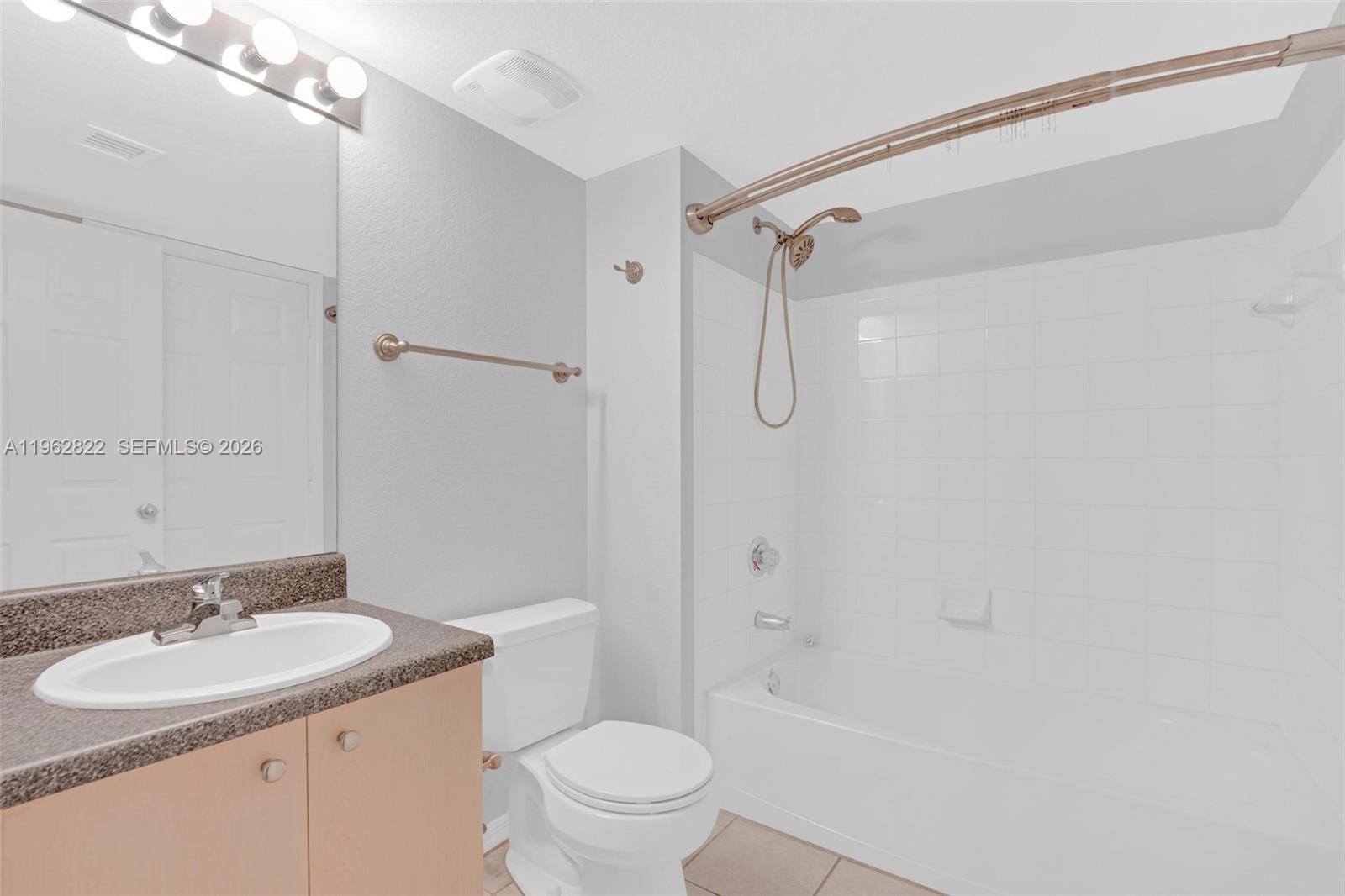 2586 Centergate Dr # 303