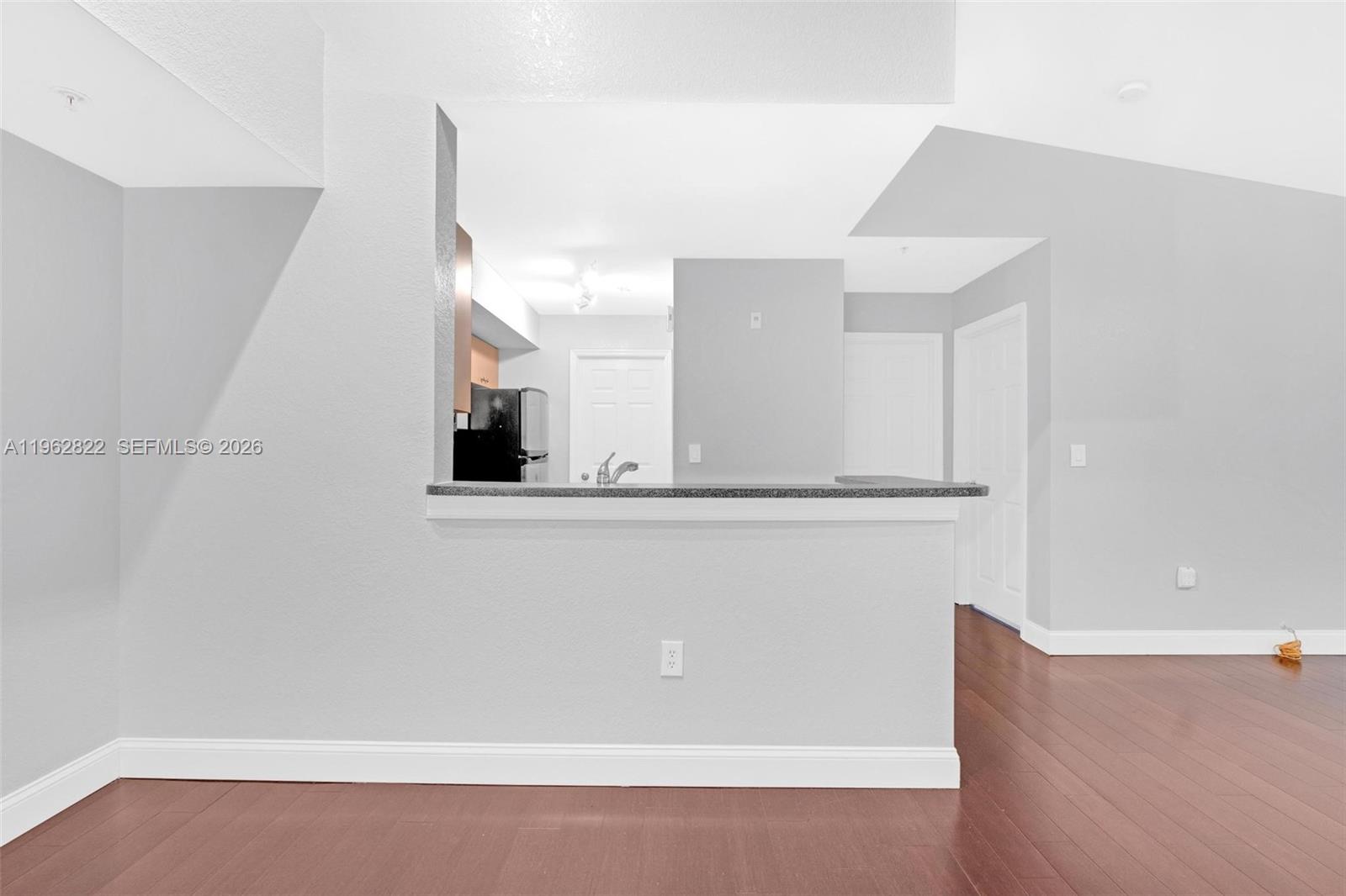 2586 Centergate Dr # 303