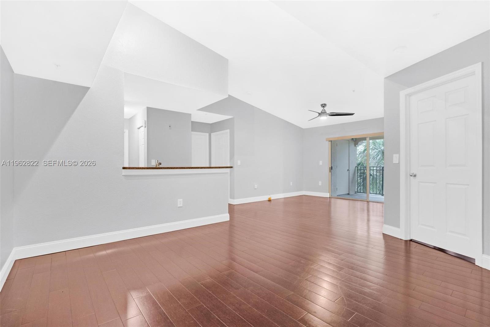 2586 Centergate Dr # 303