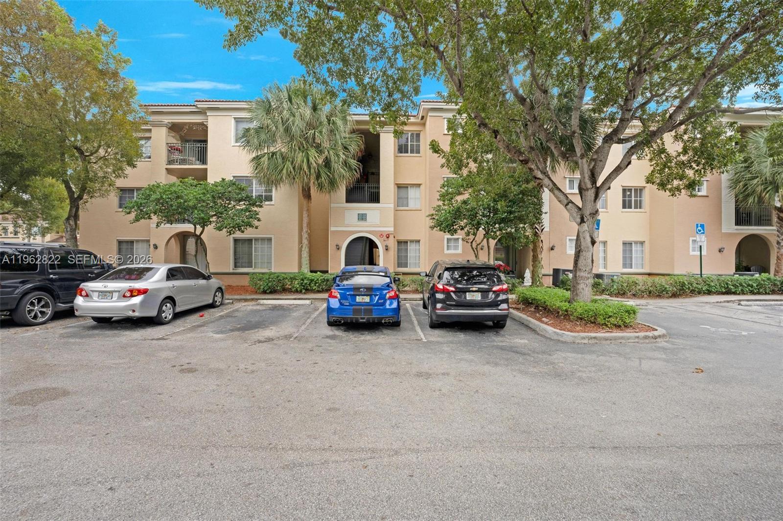 2586 Centergate Dr # 303