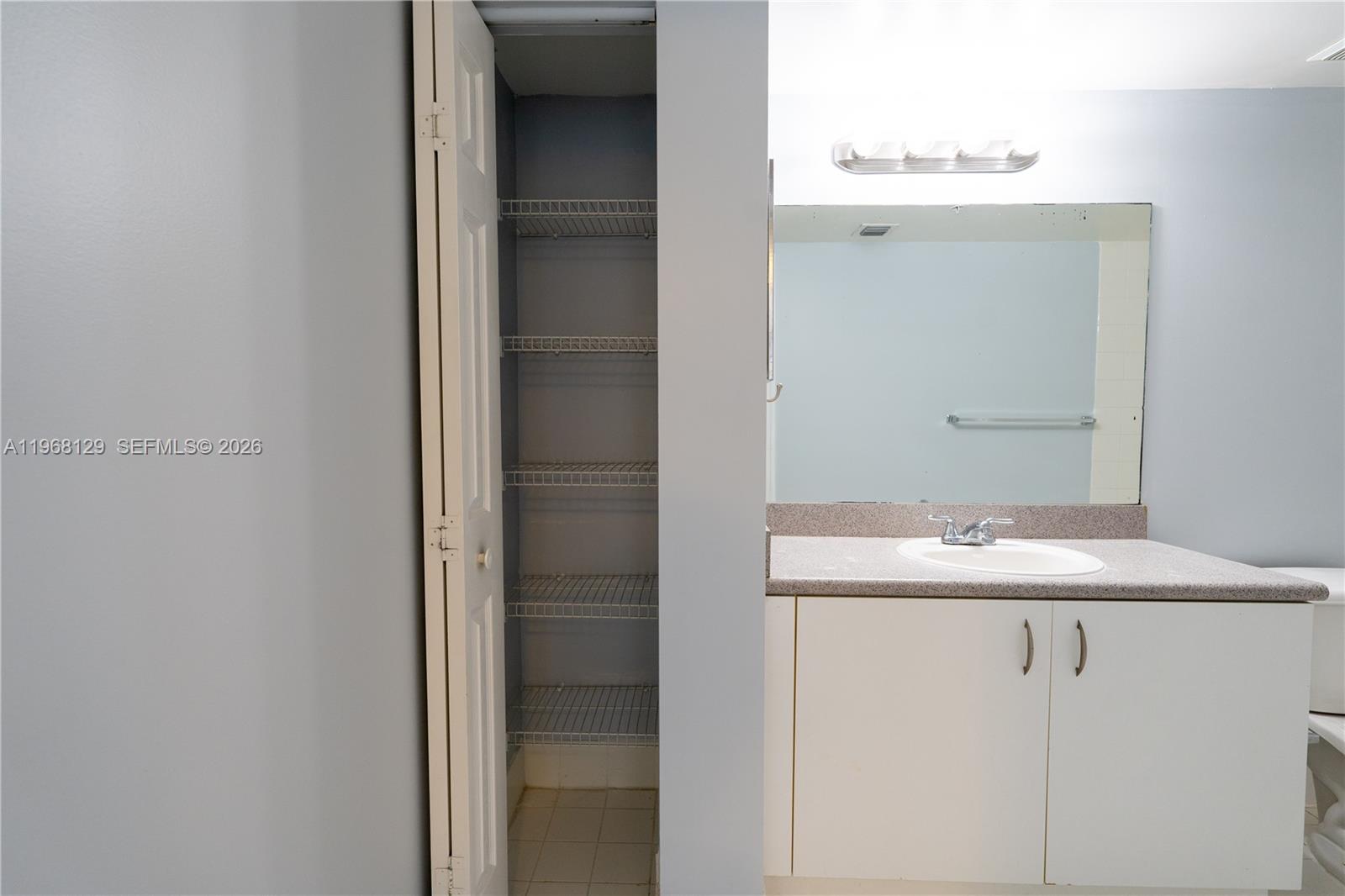 816 NW 11th St # 1006