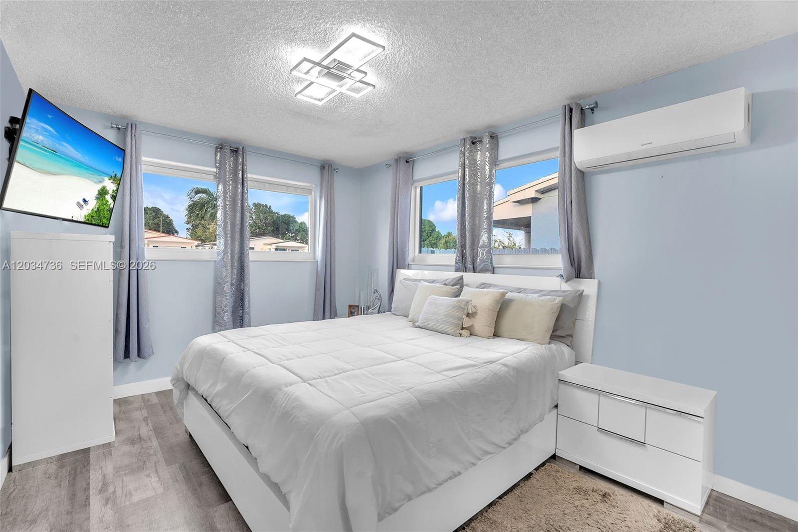 380 W 30th St