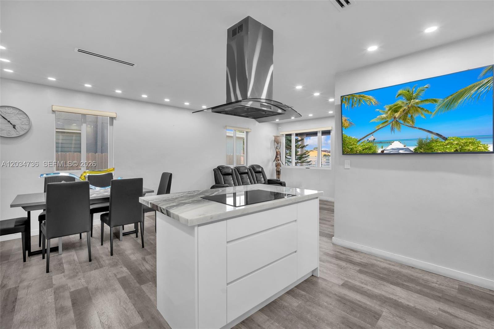 380 W 30th St