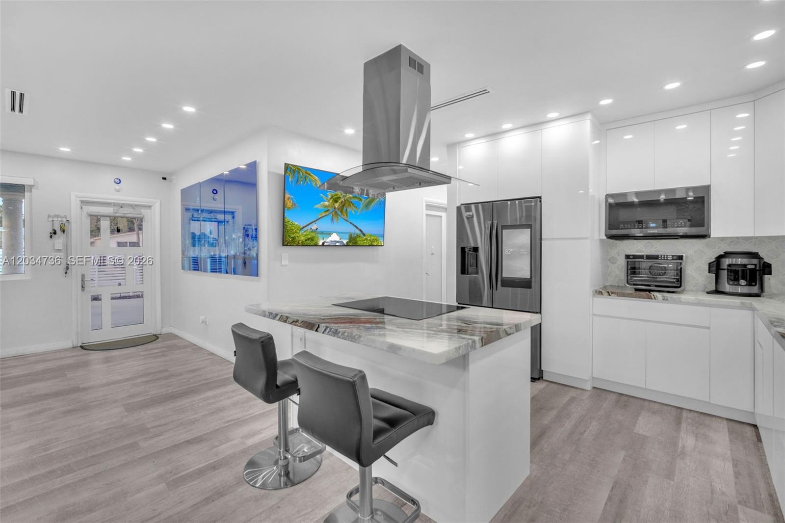 380 W 30th St