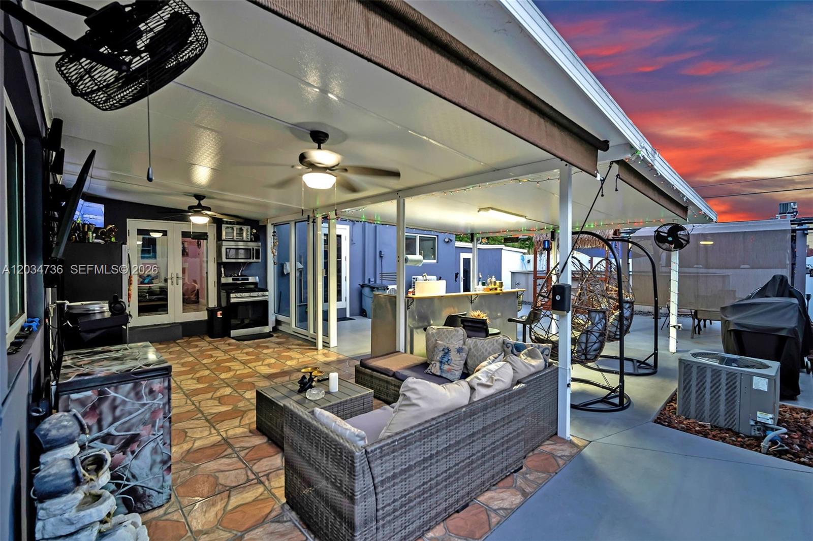 380 W 30th St