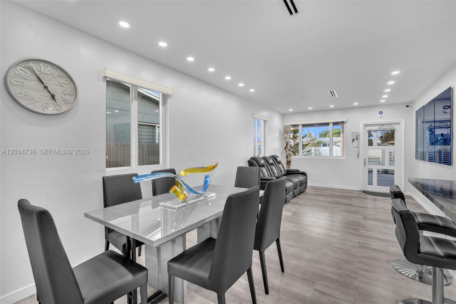380 W 30th St