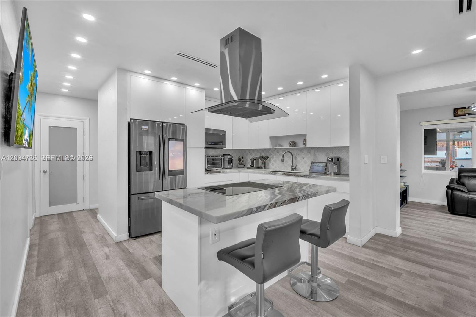 380 W 30th St