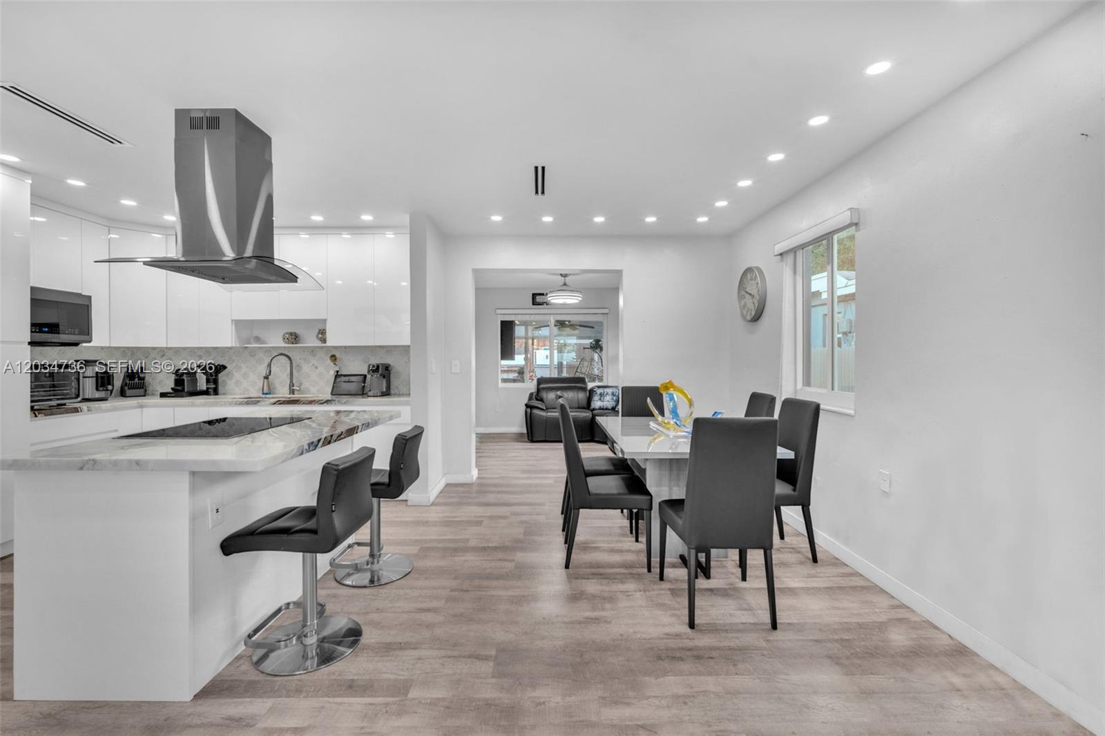 380 W 30th St