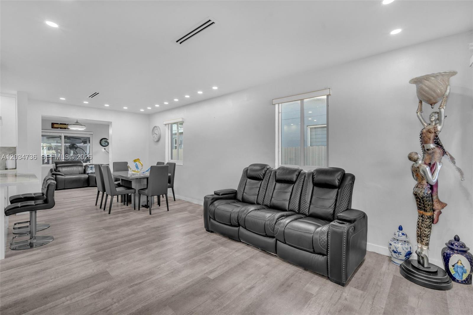 380 W 30th St