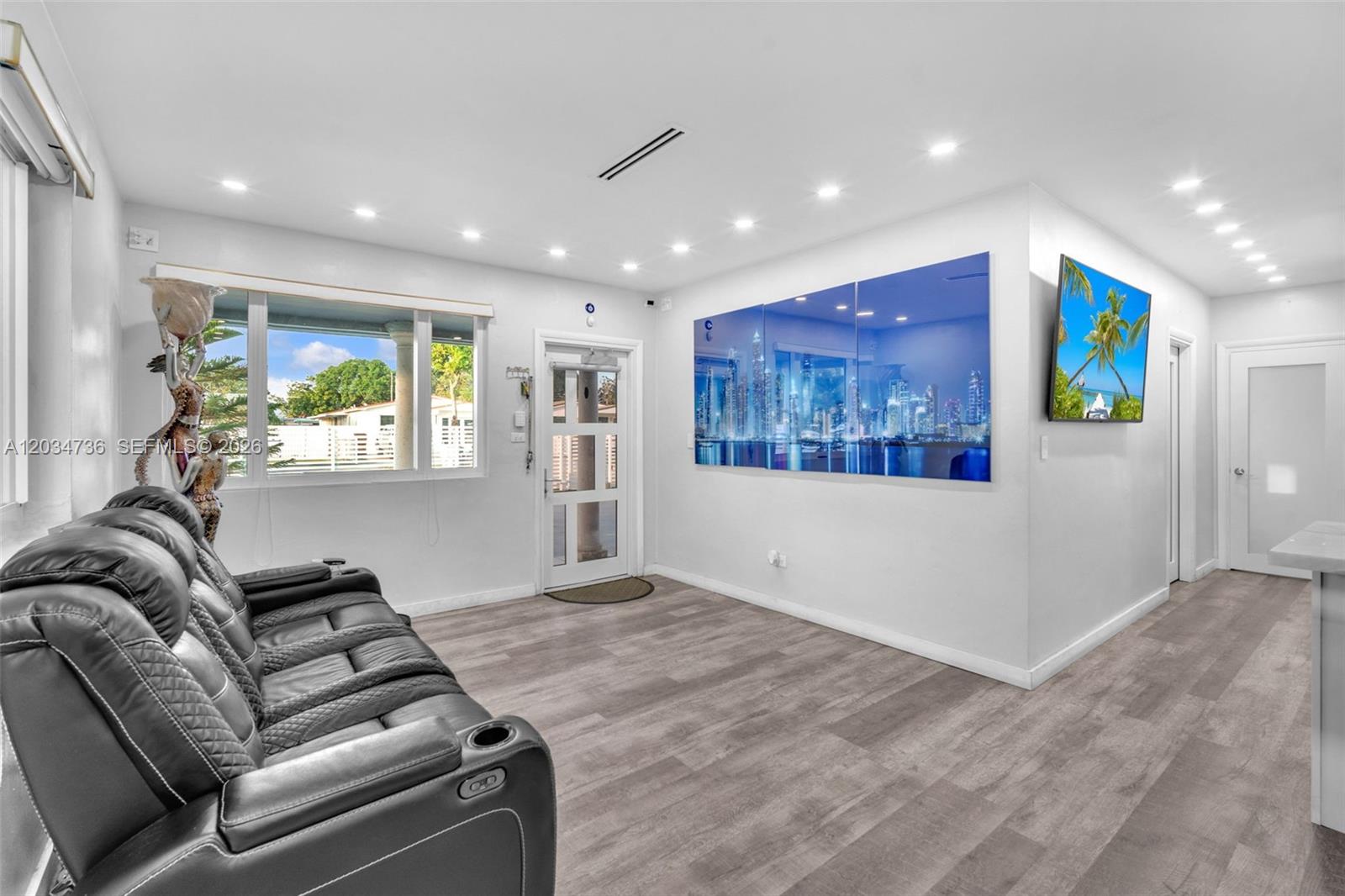380 W 30th St