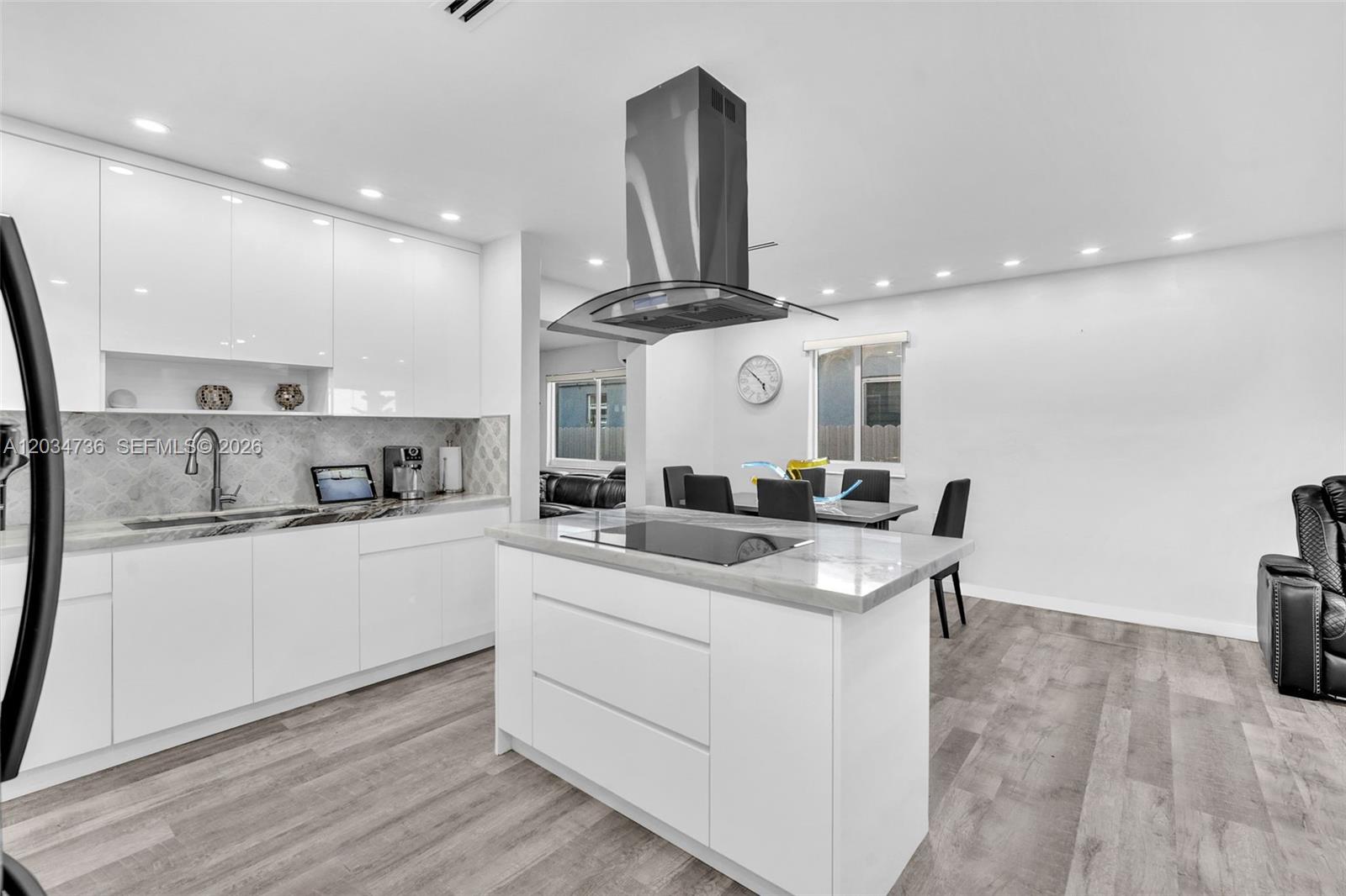 380 W 30th St