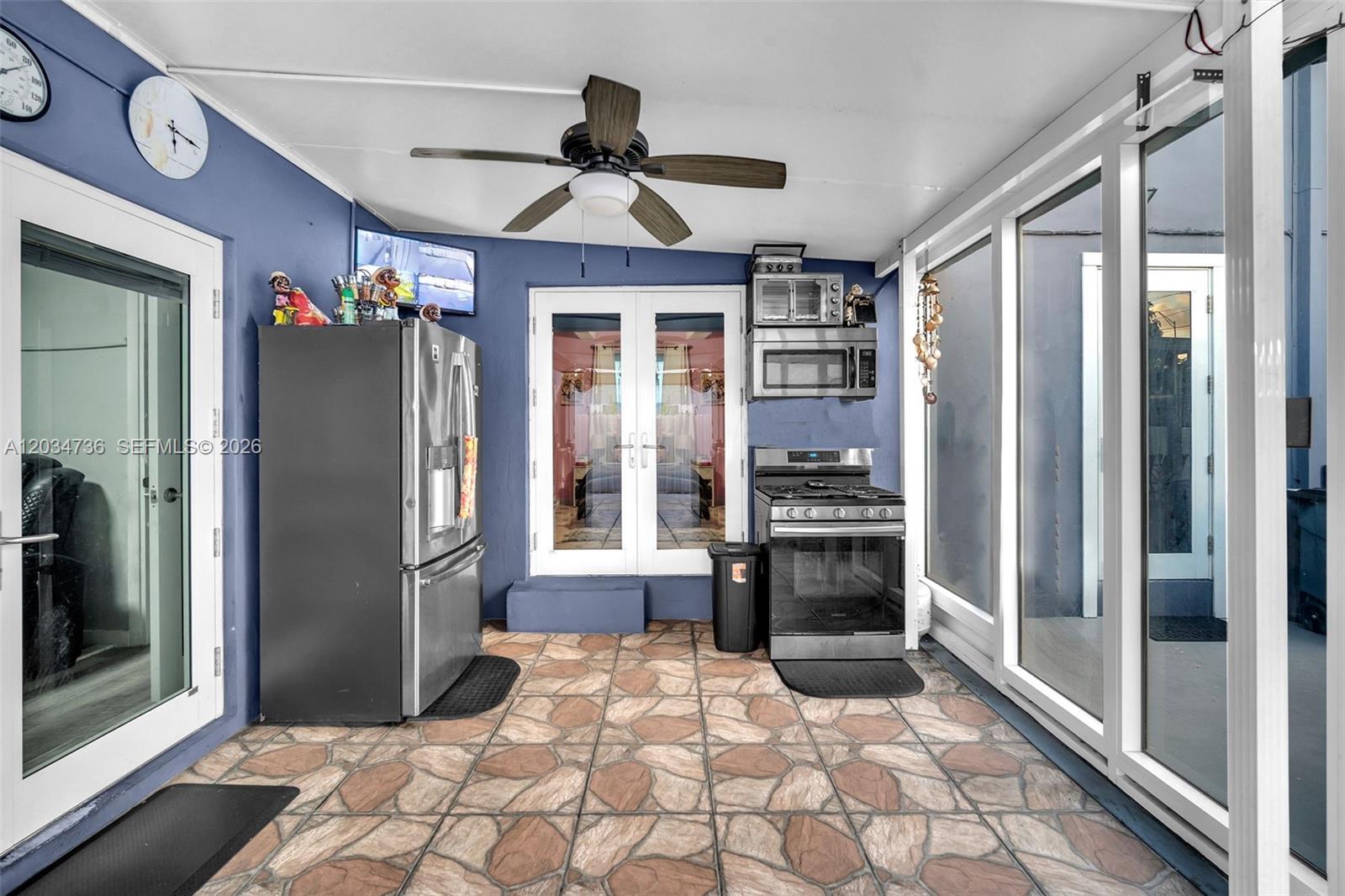 380 W 30th St
