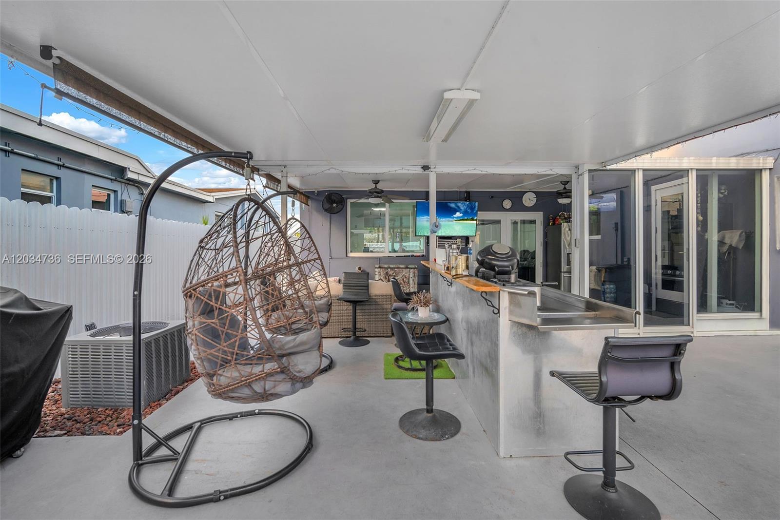 380 W 30th St