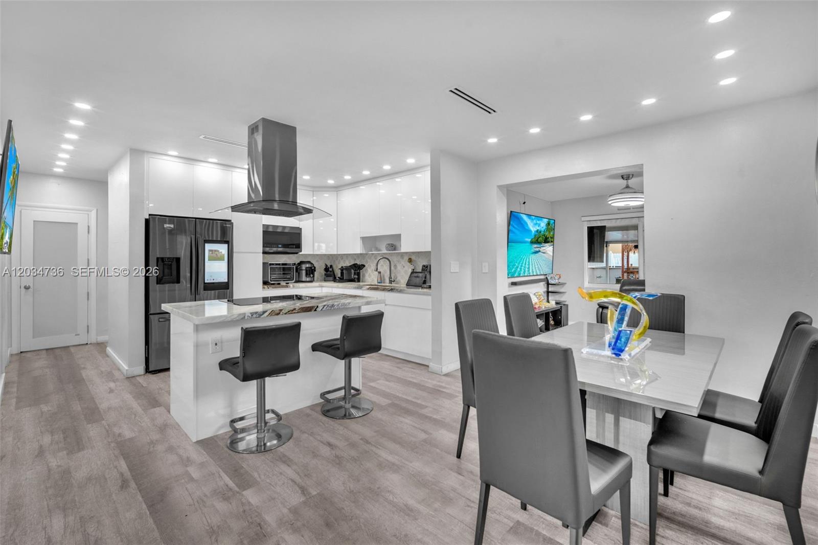 380 W 30th St