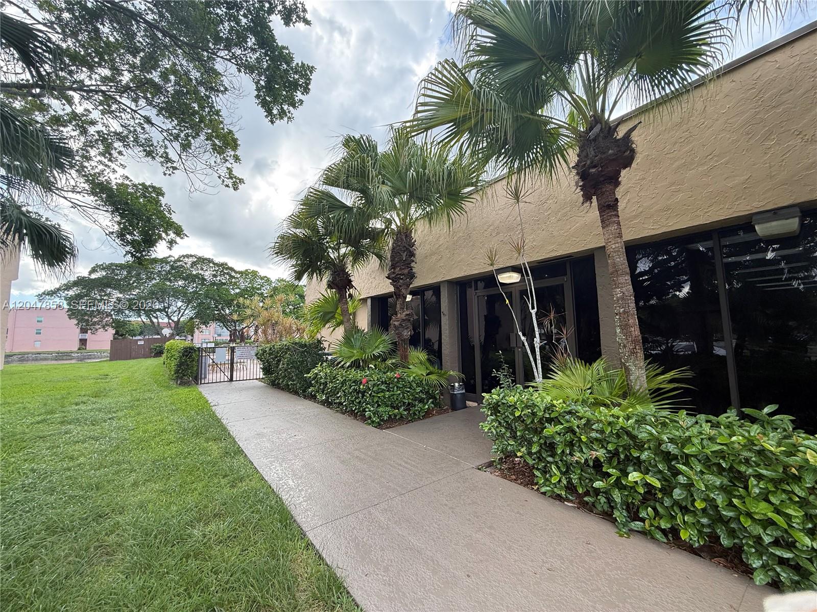 9101 Sunrise Lakes Blvd Unit: 215