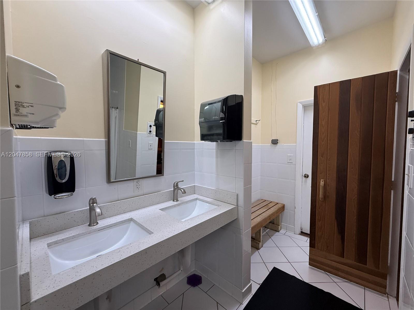 9101 Sunrise Lakes Blvd Unit: 215