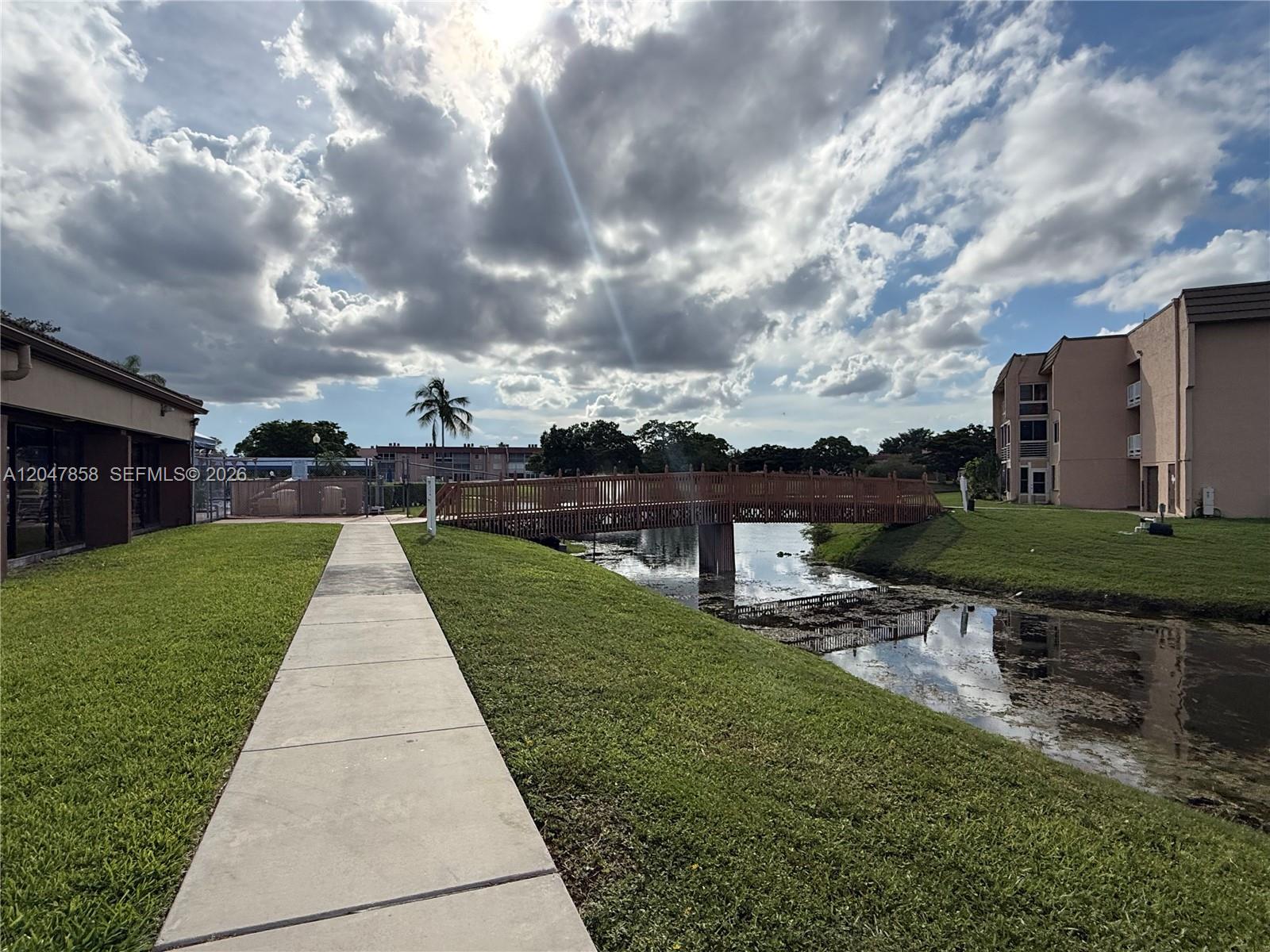 9101 Sunrise Lakes Blvd Unit: 215