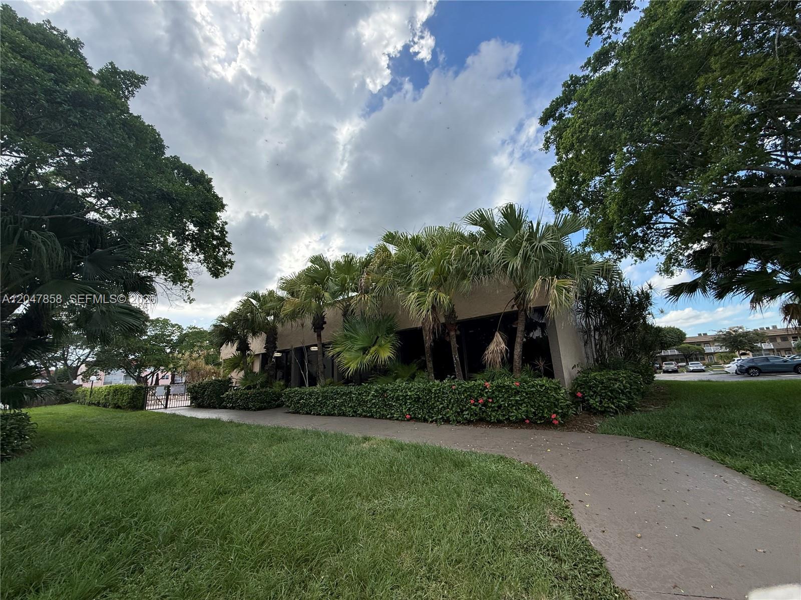9101 Sunrise Lakes Blvd Unit: 215