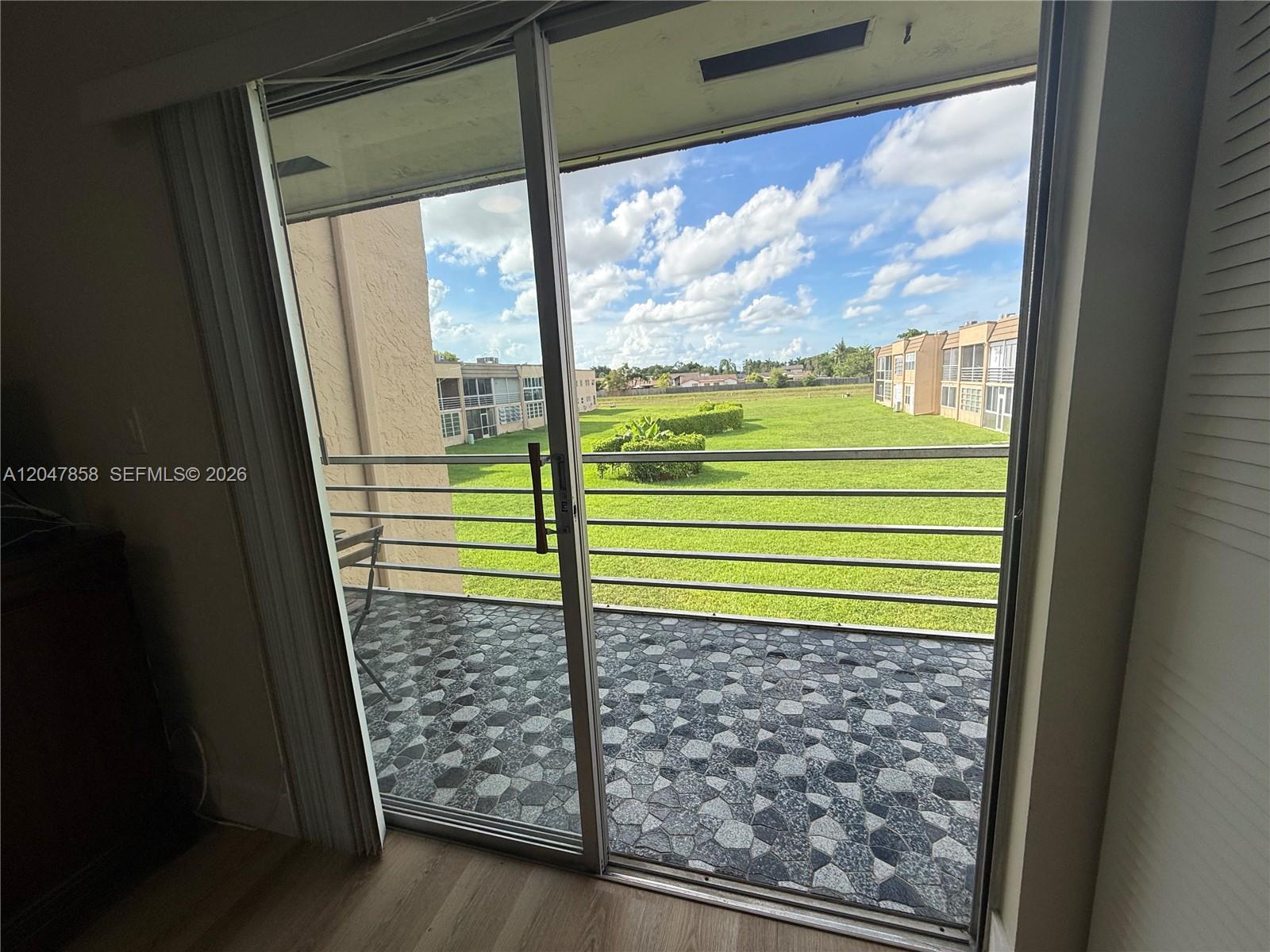 9101 Sunrise Lakes Blvd Unit: 215
